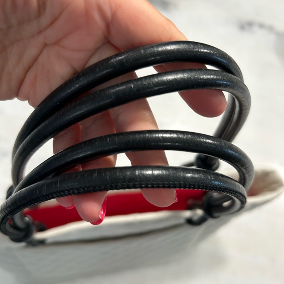 Chanel Cambon Line Lambskin Tote Gorgeous Authentic - Picture 4 of 16